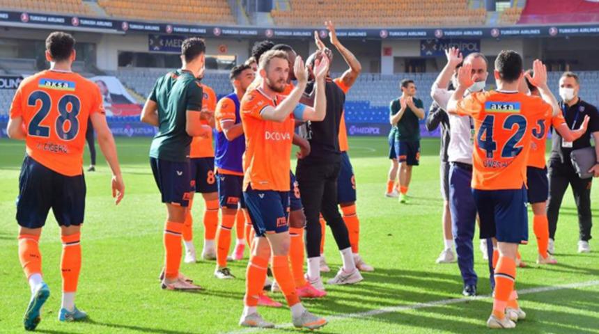 Başakşehir ligde kalmayı garantiledi