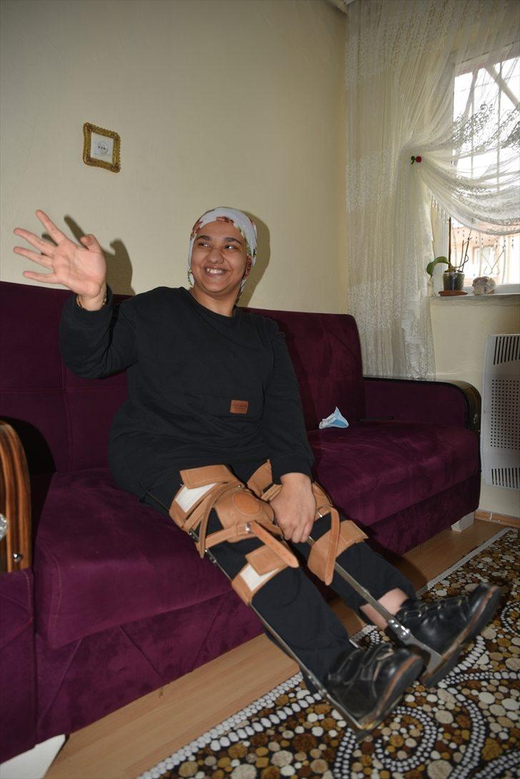 Bursa'da doğuştan yürüme engeli bulunan genç kız 17 yıl sonra ilk adımlarını attı G2