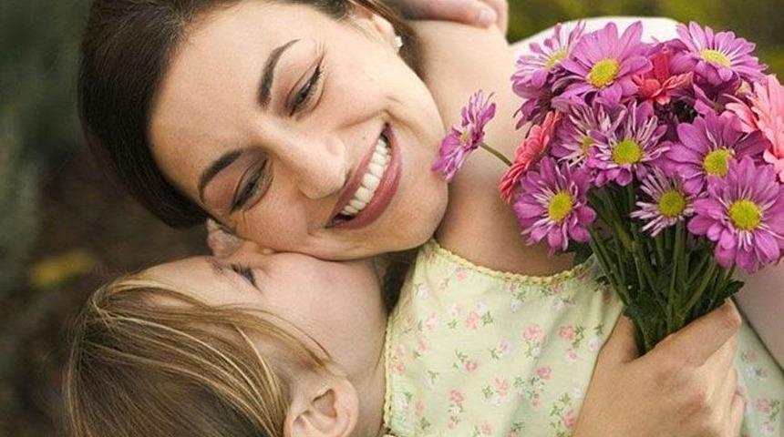 En g&uuml;zel Anneler G&uuml;n&uuml; mesajları | Anneler G&uuml;n&uuml; şiiri ve kısa, uzun, anlamlı, duygusal mesajları, s&ouml;zleri...