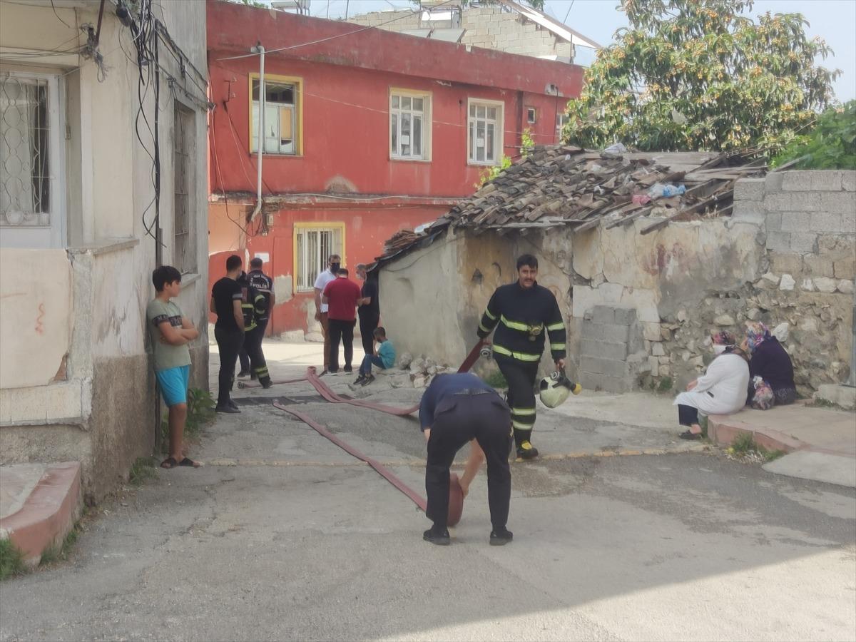 Hatay'da annesiyle tartıştıktan sonra bulunduğu odayı ateşe veren kişi &ouml;ld&uuml;