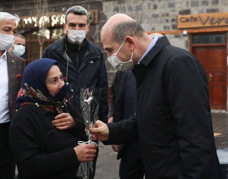 Kars'ta Mehmetçik ile iftar yapan Bakan Soylu, şehit annelerinin Anneler Günü'nü kutladı G1
