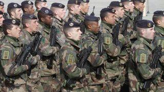 Fransa'da askerler, ikinci bir bildiriyle yine iç savaş uyarısında bulundu