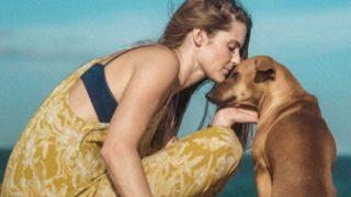 İngiltere’deki hayatını bırakıp kendisini Sri Lanka sokak köpeklerine yardıma adayan yardımsever veteriner: Janey Lowes