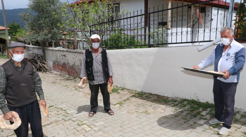 Tam kapanmada köylünün kurtarıcısı oldu! Kapı kapı dolaşıyor
