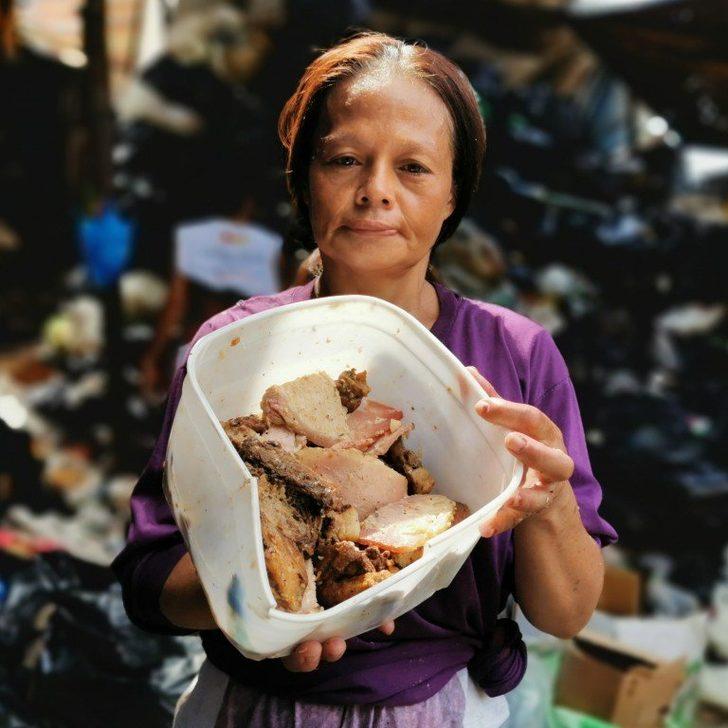 Çöpten toplanan etlerle pişirilen Filipinler'in yöresel lezzeti