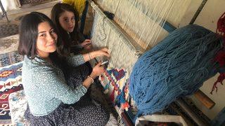 Adana’da yaşayan ‘Kilimci kız’ın aldığı bir kurstan sonra bütün hayatı değişti! Siparişlere yetişmekte zorlanıyor