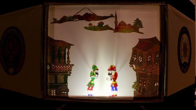 Eskişehir'de polisler, çocukları farklı konularda bilinçlendirmek için gölge oyunu hazırladı