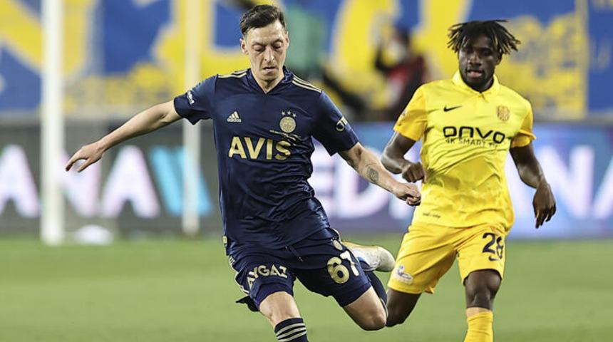 Fenerbah&ccedil;e'de Mesut &Ouml;zil tarihe ge&ccedil;ti