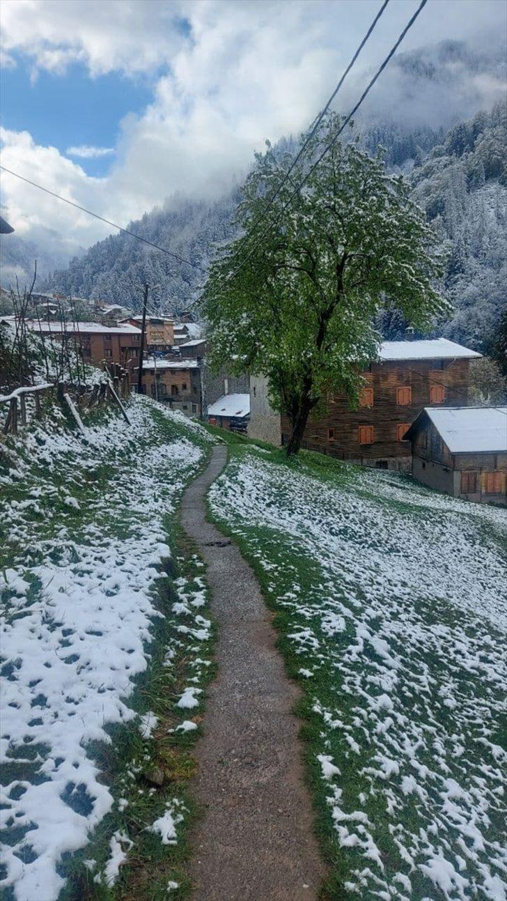 Rize'nin yüksek rakımlı yaylalarına kar yağdı G4