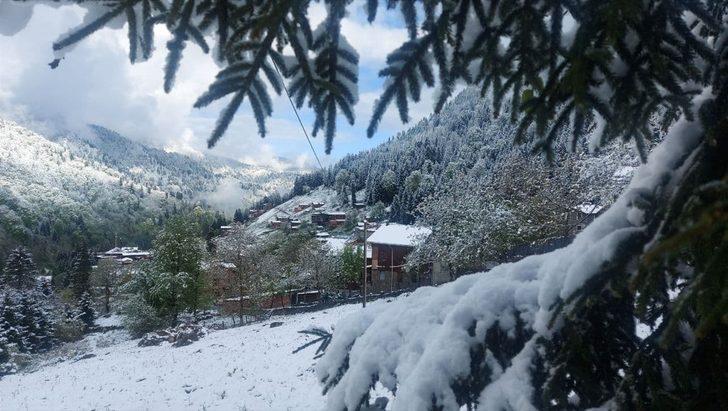 Rize'nin yüksek rakımlı yaylalarına kar yağdı G5