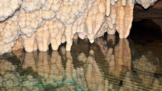 Ericek Gümüşkaya Mağarası’nın sarkıt ve dikitleri görenleri hayran bırakıyor