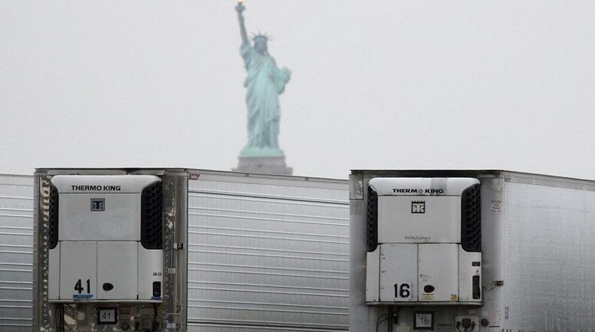 New York&rsquo;ta 750 cenaze bir yıldan fazladır kamyonlarda bekliyor