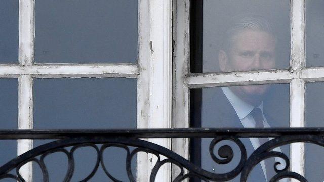 İngiltere'de seçim yenilgisi İşçi Partisi'ni sarstı