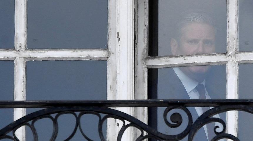 İngiltere'de se&ccedil;im yenilgisi İş&ccedil;i Partisi'ni sarstı