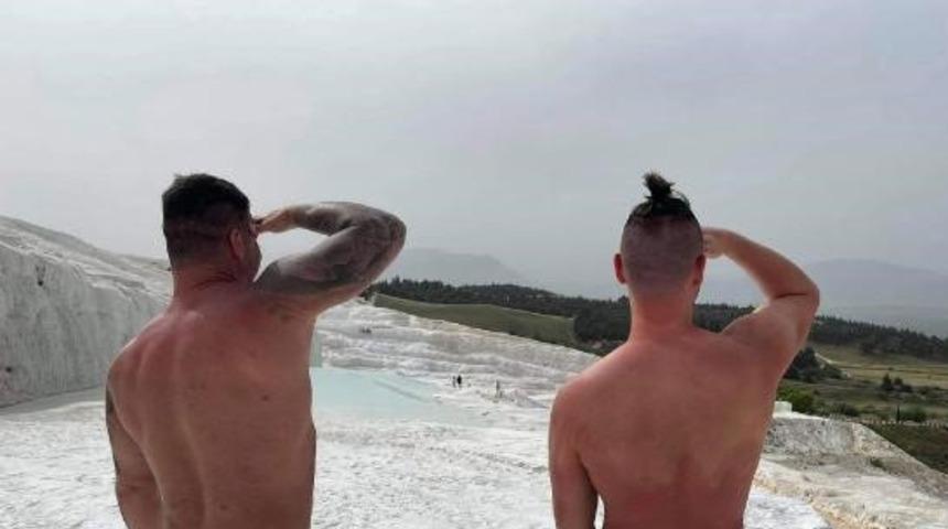 Pamukkale'de tepki çeken görüntü! Çırılçıplak fotoğraf çektirdiler