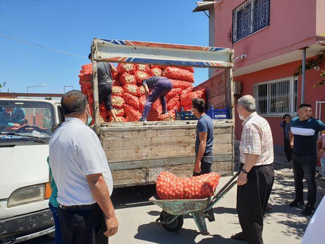 Osmaniye'li esnaf her yıl tonlarca soğan ve patates dağıtıyor