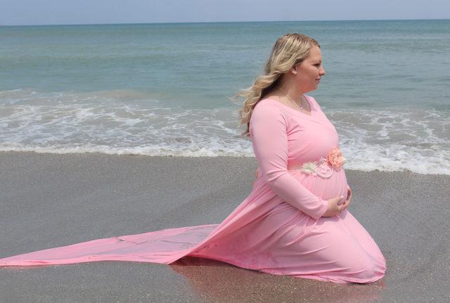 CATERS_PLANE_CRASHES_INTO_THE_BEACH_DURING_COUPLES_PHOTOSHOOT_005_3435694