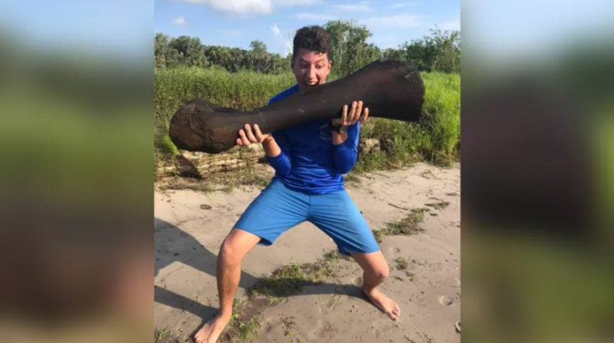 Nehirde buldukları dev kemik Buz Devri'ne ait &ccedil;ıktı