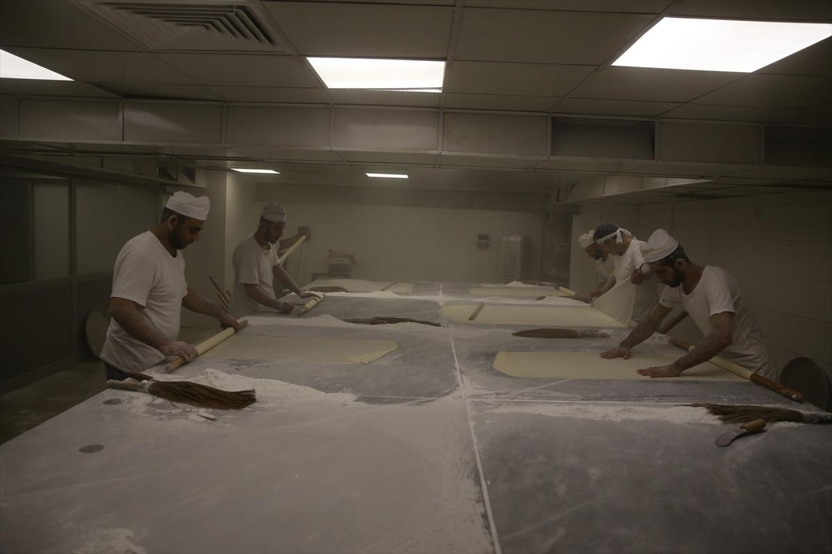 Gastronomi kentinin baklavacılarını bayram telaşı sardı