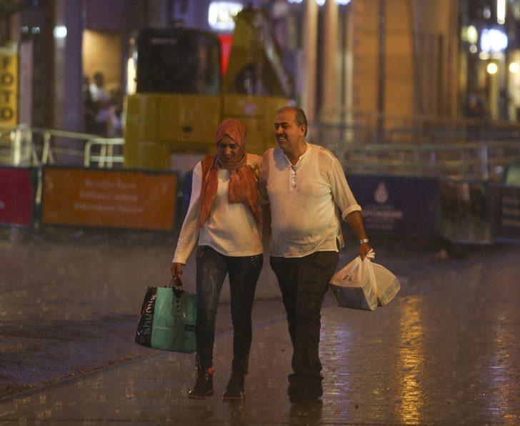 İstanbul'da beklenen yağmur bir anda bastırdı! İşte ilk görüntüler G3