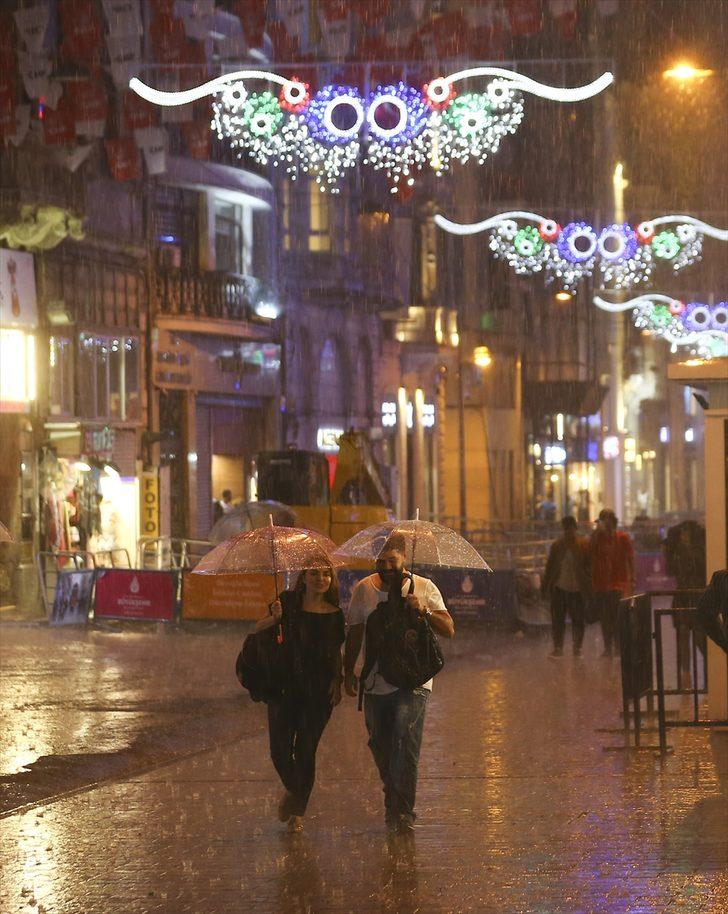 İstanbul'da beklenen yağmur bir anda bastırdı! İşte ilk görüntüler G4