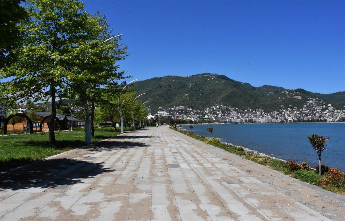 Orta ve Doğu Karadeniz'de "tam kapanma" sessizliği s&uuml;r&uuml;yor