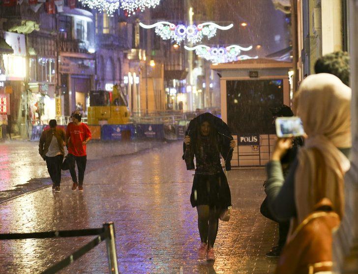 İstanbul'da beklenen yağmur bir anda bastırdı! İşte ilk görüntüler G5
