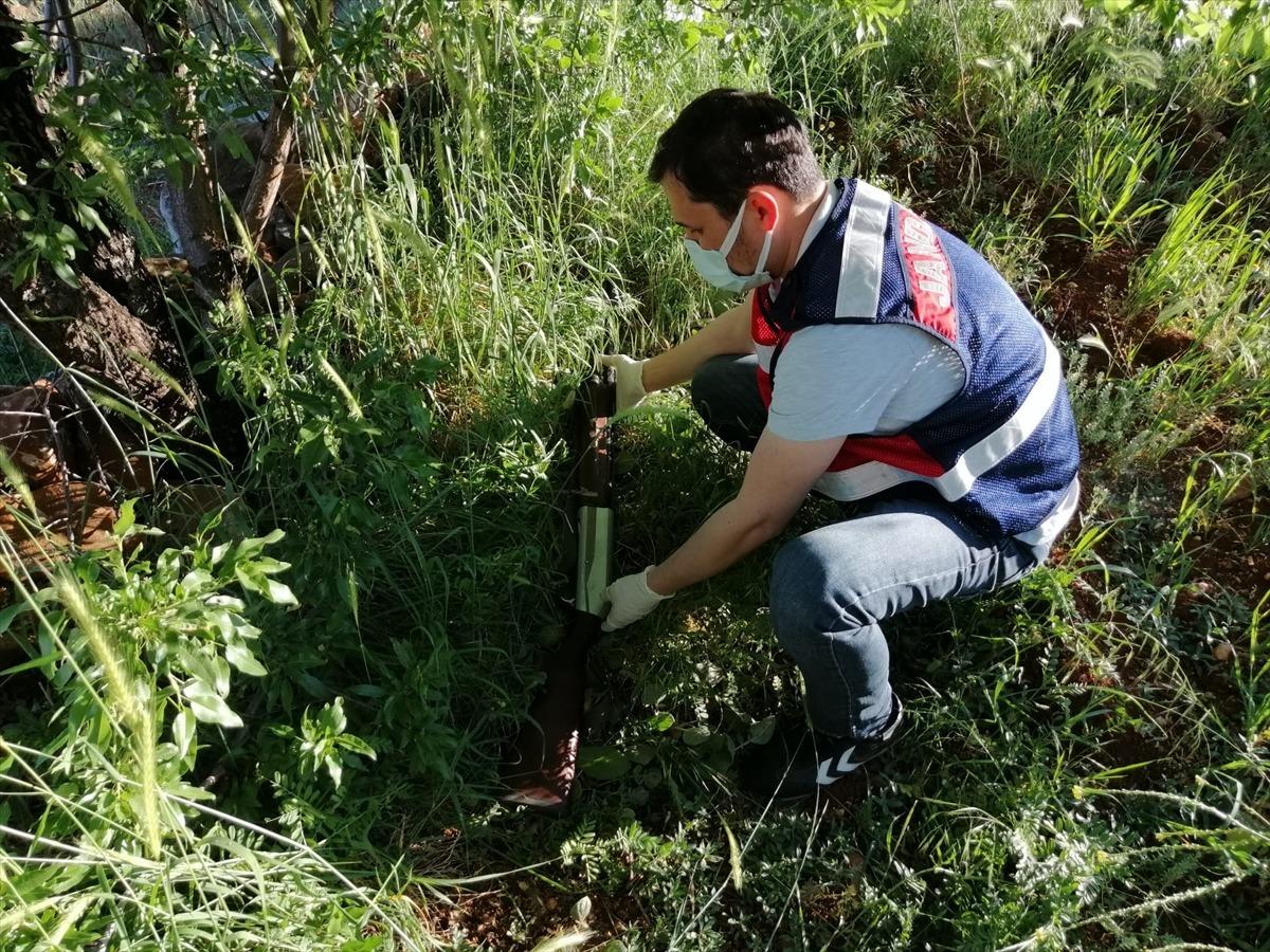 Denizli'de tarlada &ccedil;alışan husumetlisini t&uuml;fekle yaralayan kişi yakalandı