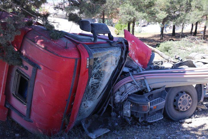Burdur'da devrilen beton mikserinin sürücüsü yaralandı G2