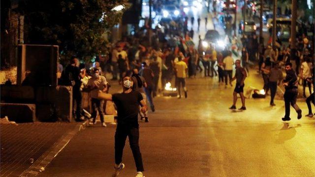Batı Şeria'da Filistinliler Kudüs'te yaşananlar sonrası protestolar düzenledi.
