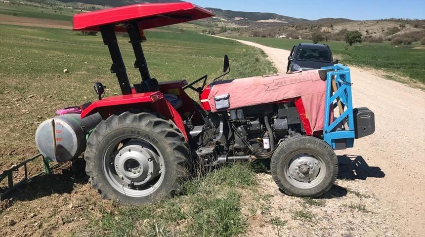 Sivas'ta traktörün altında kalan sürücü hayatını kaybetti