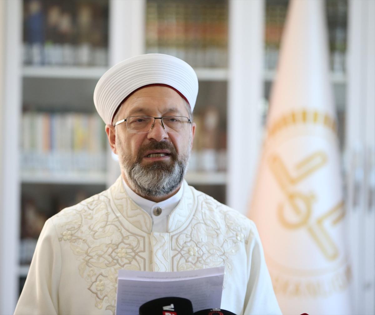 Diyanet İşleri Başkanı Ali Erbaş, "Mescid-i Aksa ve Kud&uuml;s" g&uuml;ndemiyle d&uuml;zenlenen "Acil Kud&uuml;s Toplantısı"nın sonu&ccedil; bildirgesini a&ccedil;ıkladı. Bildirgede, "İsrail'in Kud&uuml;s'te M&uuml;sl&uuml;manların asırlardır yaşadıkları toprakları gasbetme girişimi ve Filistin halkının