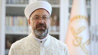 Diyanet İşleri Başkanı Ali Erbaş, Mescid-i Aksa ve Kudüs gündemiyle düzenlenen Acil Kudüs Toplantısının sonuç bildirgesini açıkladı. Bildirgede, İsrail'in Kudüs'te Müslümanların asırlardır yaşadıkları toprakları gasbetme girişimi ve Filistin halkının