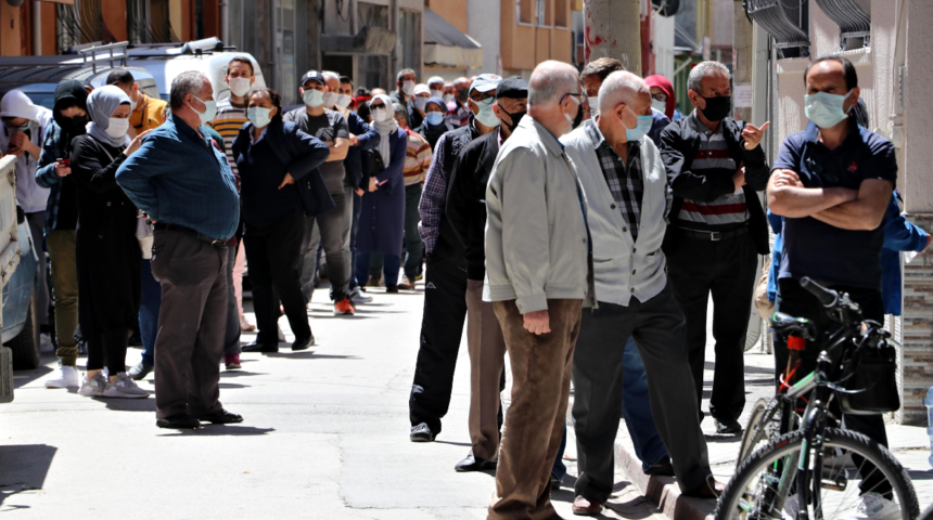 Eskişehir'de 'uygun fiyatlı baklava' kuyruğu