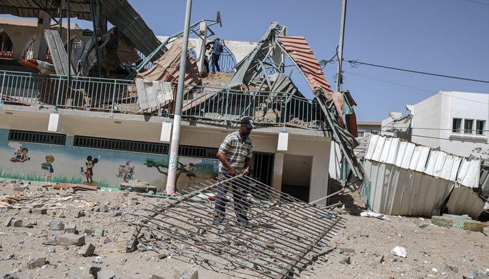 İsrail Gazze Şeridi'nde bir okulu ve evleri hedef aldı