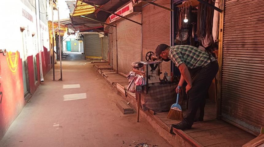 Ayakkabı tamircileri eski bayramları arıyor