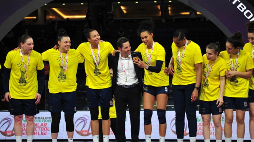 Hidayet Türkoğlu'ndan Fenerbahçe Öznur Kablo'ya tebrik