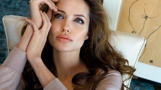 Angelina Jolie’den samimi açıklamalar: Yalnızım