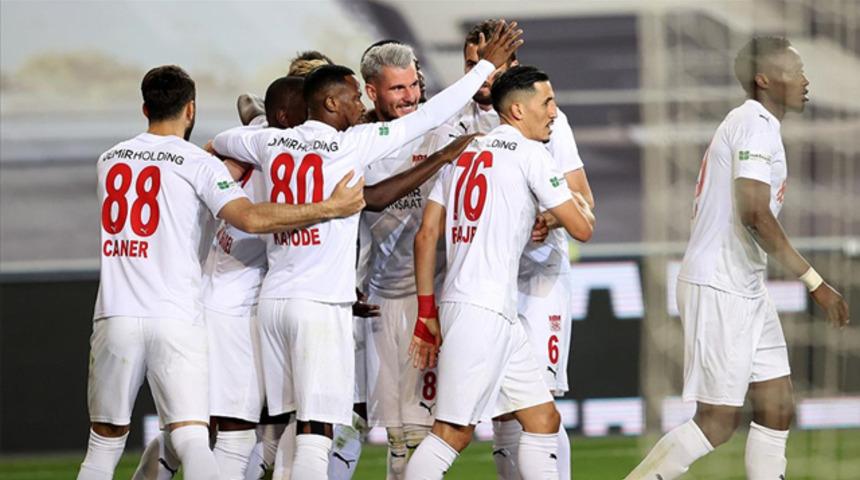  Sivasspor deplasman karnesiyle g&ouml;z doldurdu