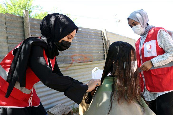 Elazığ'da "iyilik timi" kırsaldaki çocukların saç bakımı ve bayramlıkları için seferber oldu G5