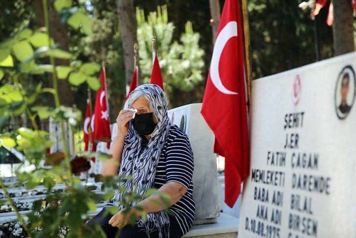 Mersin'deki şehitlikte hüzünlü Ramazan Bayramı arifesi G2