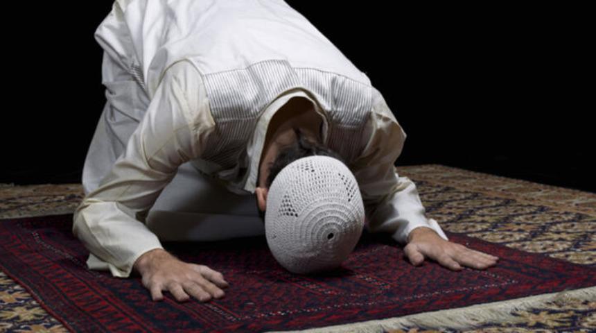 Evde bayram kılınır mı? Evde bayram namazı nasıl kılınır, camiler a&ccedil;ık mı? İşte Diyanet a&ccedil;ıklaması...