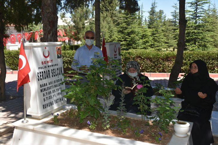 Gaziantep, Malatya, Kahramanmaraş ve Adıyaman'daki şehitliklerde hüzünlü Ramazan Bayramı arifesi G2