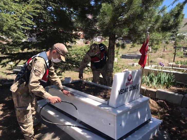 Gaziantep, Malatya, Kahramanmaraş ve Adıyaman'daki şehitliklerde hüzünlü Ramazan Bayramı arifesi G4