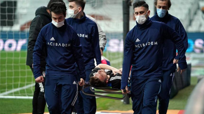 Beşiktaş'ta Adem Ljajic'in omzu çıktı