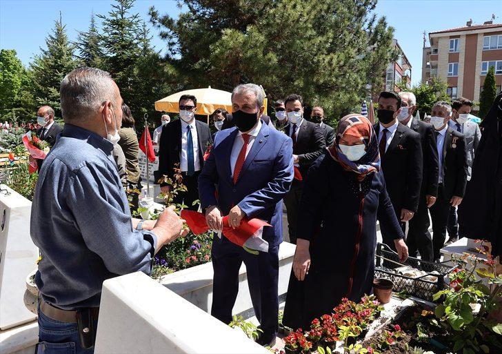 Türkiye Gaziler ve Şehit Aileleri Vakfı, Cebeci Şehitliği'nde anma programı düzenledi G3