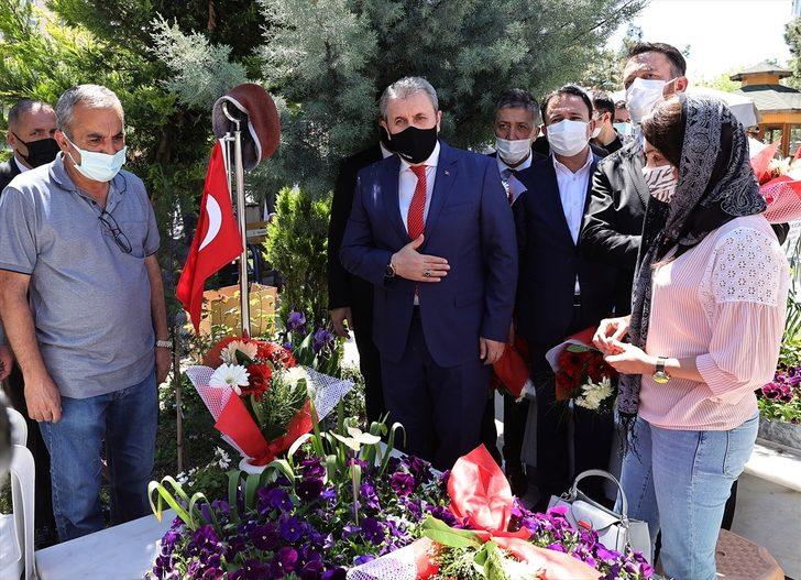 Türkiye Gaziler ve Şehit Aileleri Vakfı, Cebeci Şehitliği'nde anma programı düzenledi G4