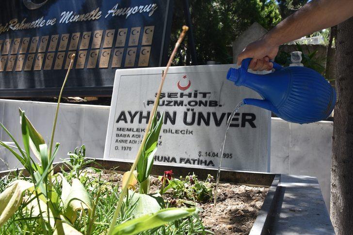 Bursa ve çevre illerde Ramazan Bayramı arifesinde şehitlikler ziyaret edildi G1