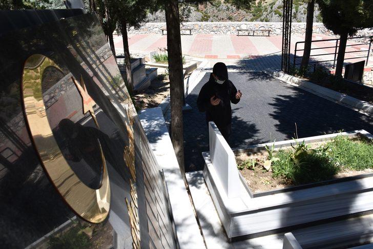 Bursa ve çevre illerde Ramazan Bayramı arifesinde şehitlikler ziyaret edildi G3