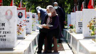 Ankara'daki şehitlikte buruk bayram ziyareti